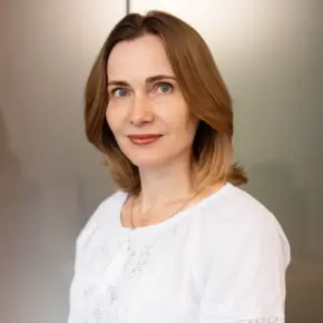 Олена Романова
